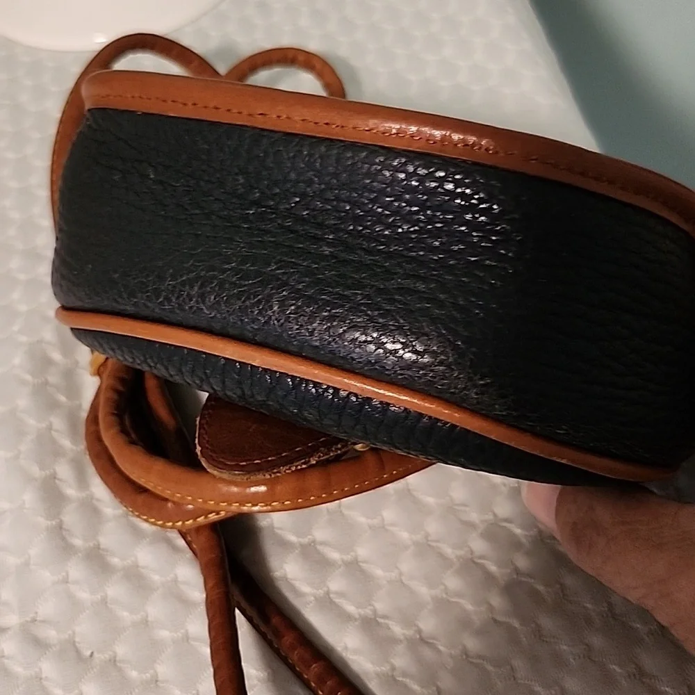 Vintage Mini-Dooney & Bourke Crossbody Purse 6" W X 4 1/2" H (32) - Picture 6 of 12